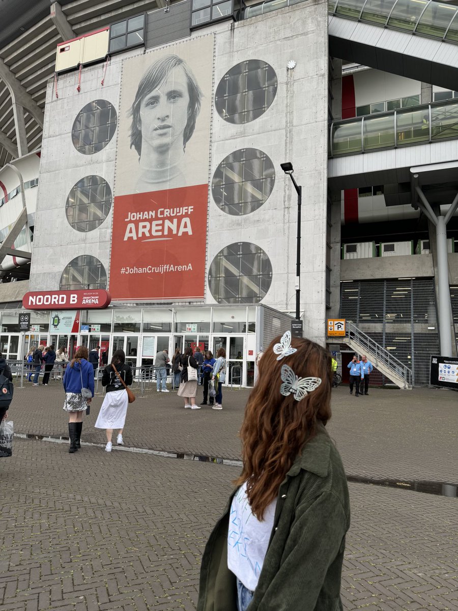 Taylissa13's tweet image. Lover et debut, mes 2 albums favs 🫶🏻✨