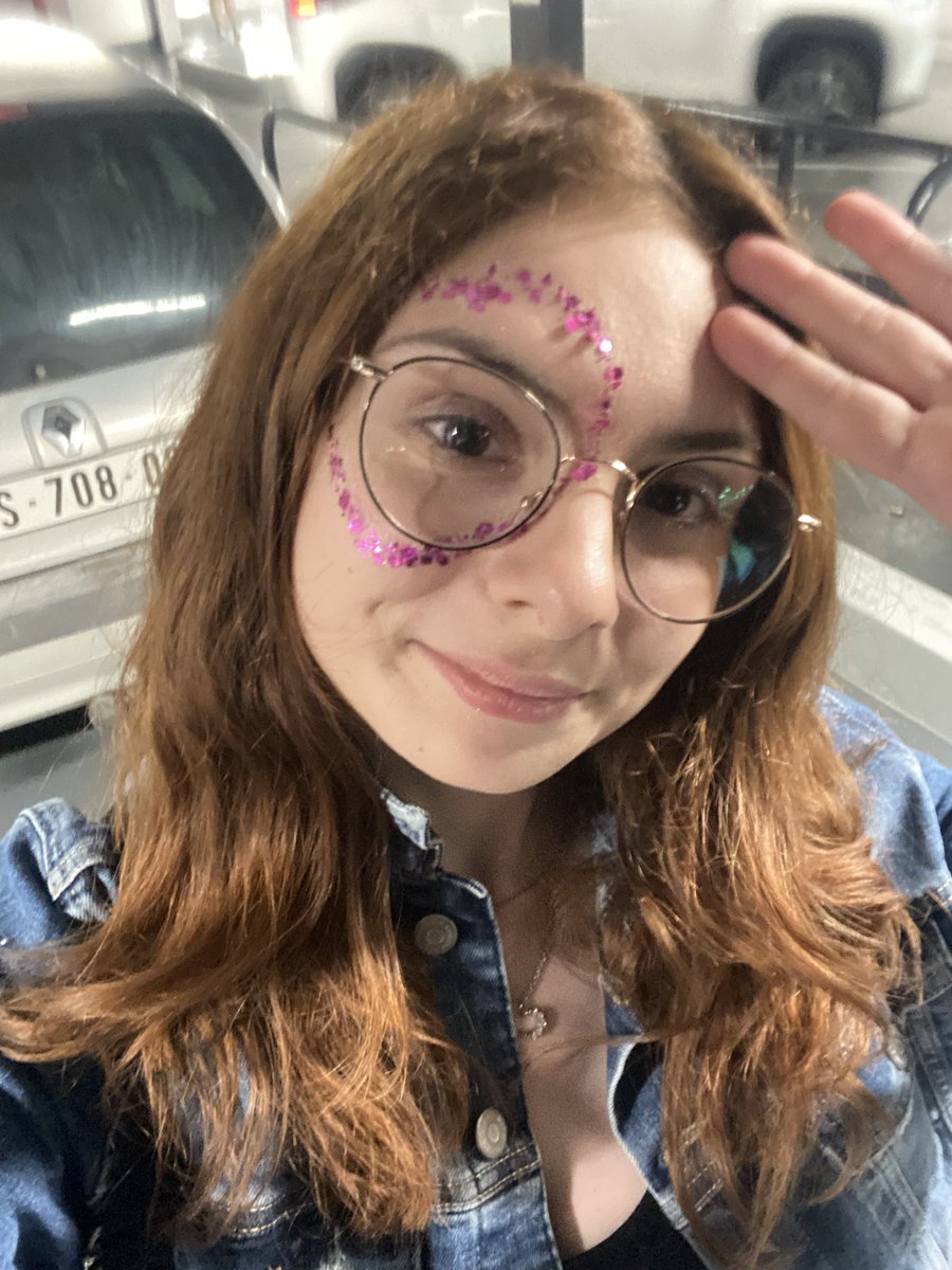 Taylissa13's tweet image. Lover et debut, mes 2 albums favs 🫶🏻✨