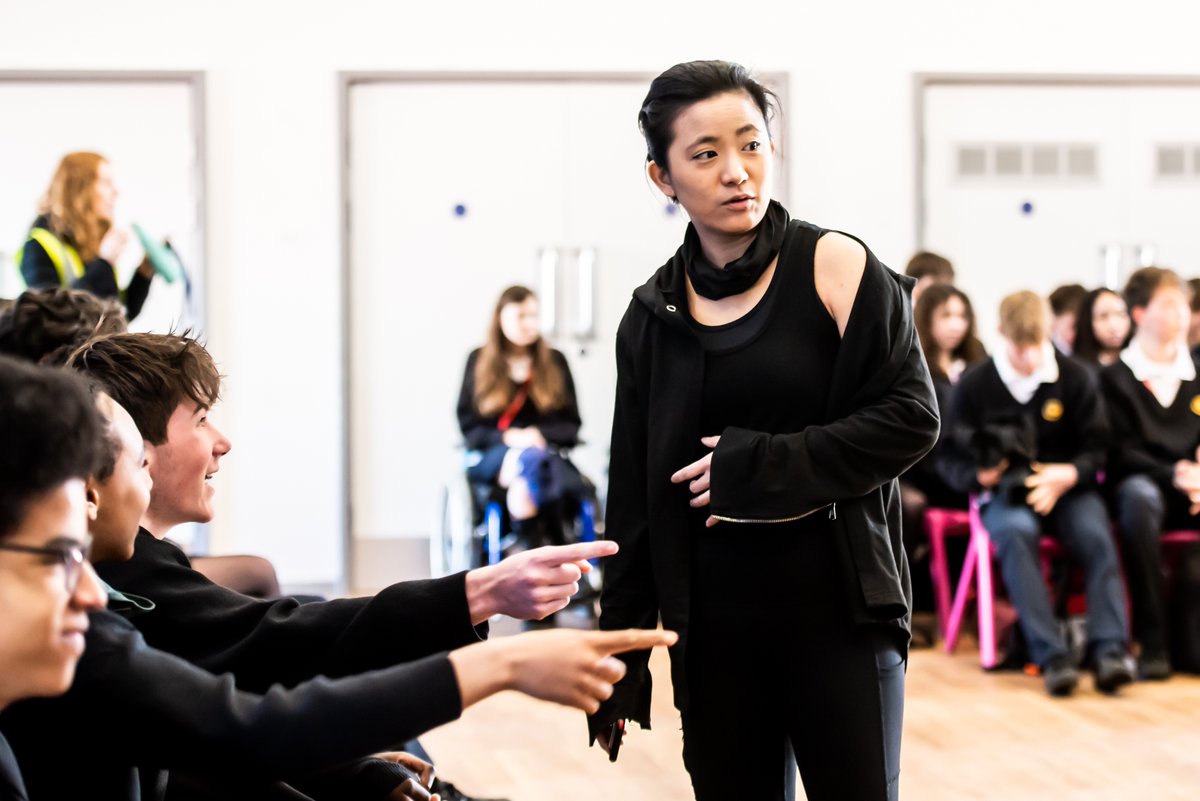 CleverTheatre's tweet image. Box Clever enthusiastically presents #OutOfTheBox - an introduction to theatre-making for youths 🎭🎬🎤

If you're 14-19 y/o, based in Lincolnshire and interested in performance, get the chance to see professional creatives in action and ask questions about the process!