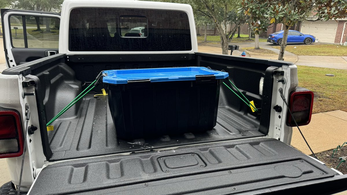 JohnsJeepGarage's tweet photo. I pack so much for a simple trip. And I forgot the tire inflator. 
😎✌🏼��☕️ #offroad #jeeplife https://t.co/RqfyPOgI5i