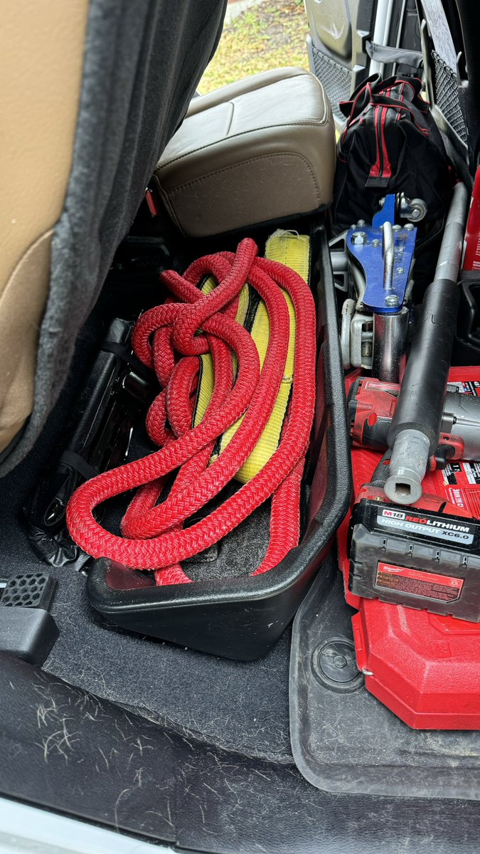 JohnsJeepGarage's tweet photo. I pack so much for a simple trip. And I forgot the tire inflator. 
😎✌🏼��☕️ #offroad #jeeplife https://t.co/RqfyPOgI5i