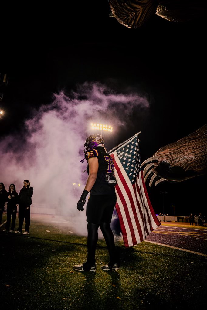 Last highschool football game, left it all out there. Playoff and Career highlights up soon. Thank you <a href="/LakeBraddockFB/">Lake Braddock 🏈</a> for the last 4 years, have come a long way as i move on to the next chapter.
hudl.com/v/2RBubw