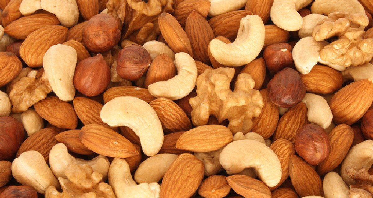 WebMD's tweet photo. Want a snack? Nuts are high in monounsaturated fat, which lowers LDL "bad" cholesterol but leaves HDL "good" cholesterol alone. https://t.co/FTvu387mvi https://t.co/Cn7hdW2eNZ
