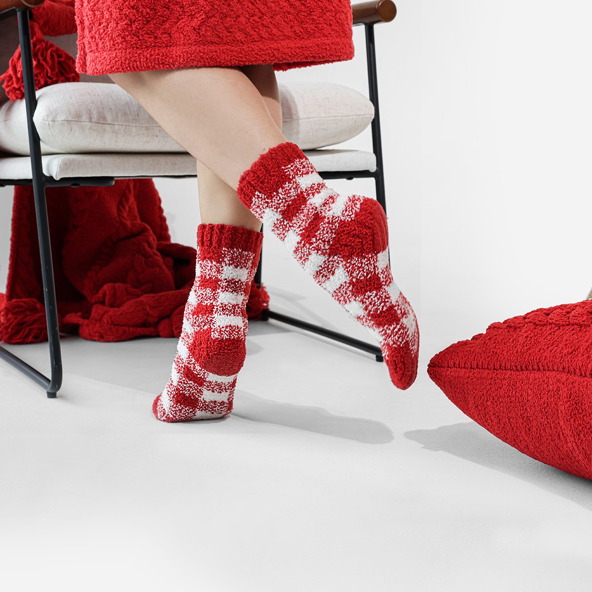 Festive feet, complete! 🎁🎄 A step in the right holiday direction.