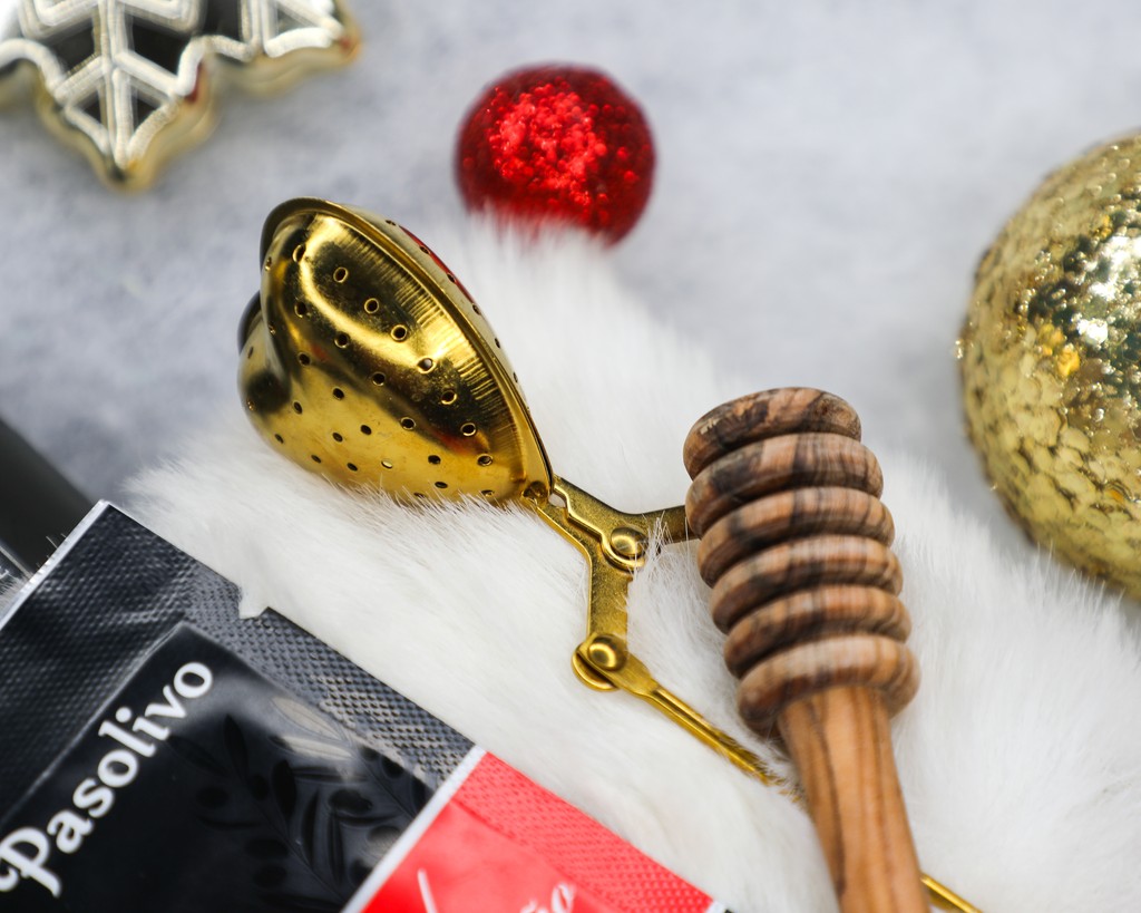 Stocking stuffers are here to bring the cheer 🎀

Pasolivo mini lotions, bar soap, olive oil &amp; spice sachets, honey dippers, tea diffusers, and more are available on our site. Bring the magic to every stocking this season — shop your favorites now! #stockingstuffers #oliveoil