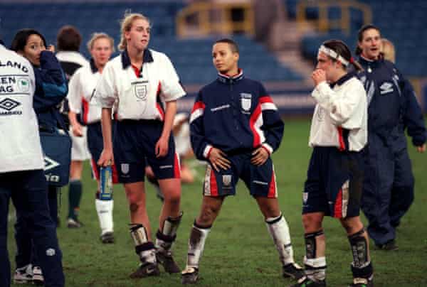 thesoccerdemic's tweet photo. ⚽️Happy 58th b'day🎉to former #Millwall & #FulhamFC midfielder Hope Powell CBE🙌🏾
⚽️She made her international debut aged 1️⃣6️⃣ & won 7️⃣2️⃣ caps✨️
🌎Of Jamaican🇯🇲 descent, she won 1️⃣ Women's #PremierLeague, 2️⃣ #FACups & is the English FA's 1️⃣st Black manager🔥 #FULARS #FFC https://t.co/VWcNmUF9Xj