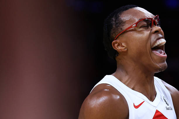 📍 THREAD : SCOTTIE BARNES, LE PLAYMAKER 👓

Depuis son retour de blessure, Scottie Barnes affole les compteurs en terme de passing. Hier soir, il a réalisé un nouveau record avec 14 assists. 

Zoomons sur ses qualités de playmaker ⬇️