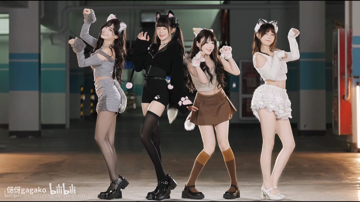 fkbldog's tweet photo. 四只小野猫，也不知道床上谁更野？
是双飞双胞胎？还是学霸清纯嫩妹？还是人妻声优偶像教师？
#意淫 #B站 #舞蹈区 #up主 #伢伢gagako #醋醋cucu #果哝双子 https://t.co/2vP4jRCF4O