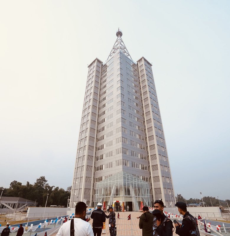 भावी पुस्ताका लागि यो टावर वर्तमान नेपाली शासक वर्गको अहंकार, असंवेदनशीलता र क्रुर प्राथमिकताको स्मारक बनेर रहनेछ। 

(तस्वीर: सेतोपाटी)