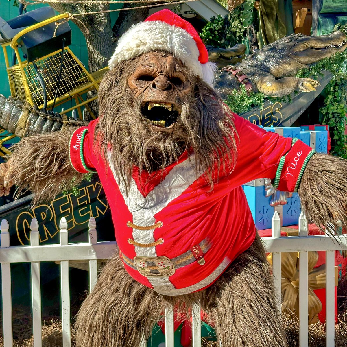 TuckBeck's tweet photo. Gatorland’s very own Skunk Ape has joined in on the fun, and is celebrating with everyone! At @Gatorland Holiday Ho Ho Ho-down! 🎅🏼
.
#OrlandoFlorida #GatorlandChristmas
#ThemePark #HolidayHoHoHodown
#SkunkApe #GatorlandBucketList
#GatorlandBlogger #Gatorland 🐊 https://t.co/JMWvCw6eGP