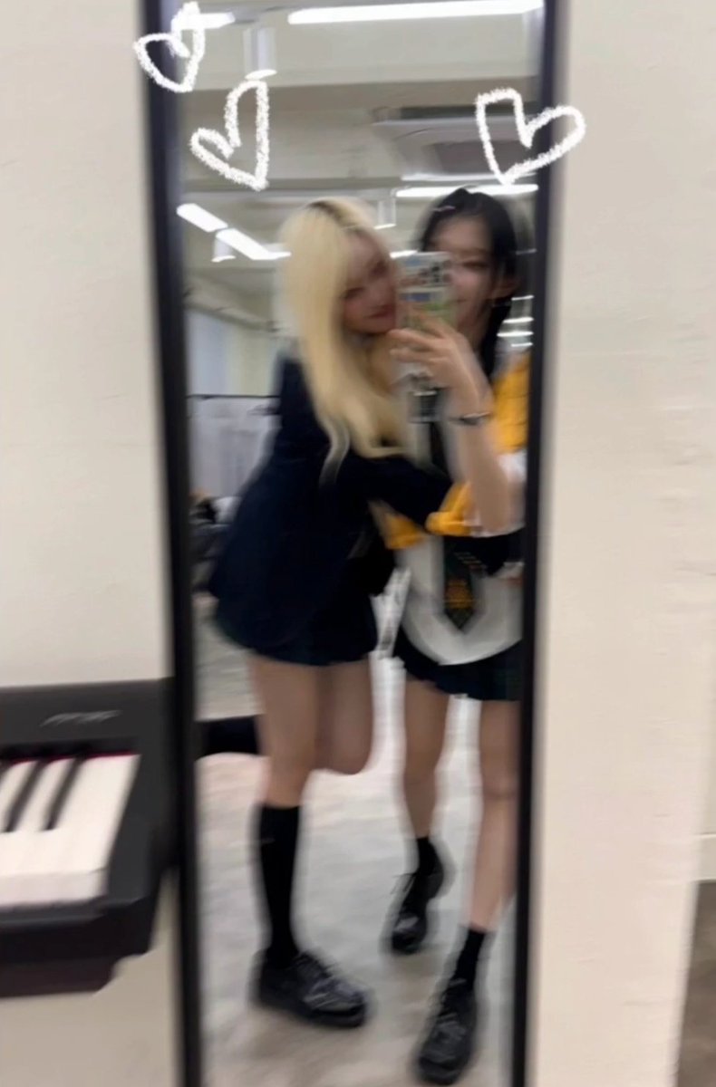 sohapic's tweet photo. #SOHA WEVERSE MOMENT ⋅˚₊‧ ୨୧ ‧₊˚ ⋅ https://t.co/sGk25HGsZ4