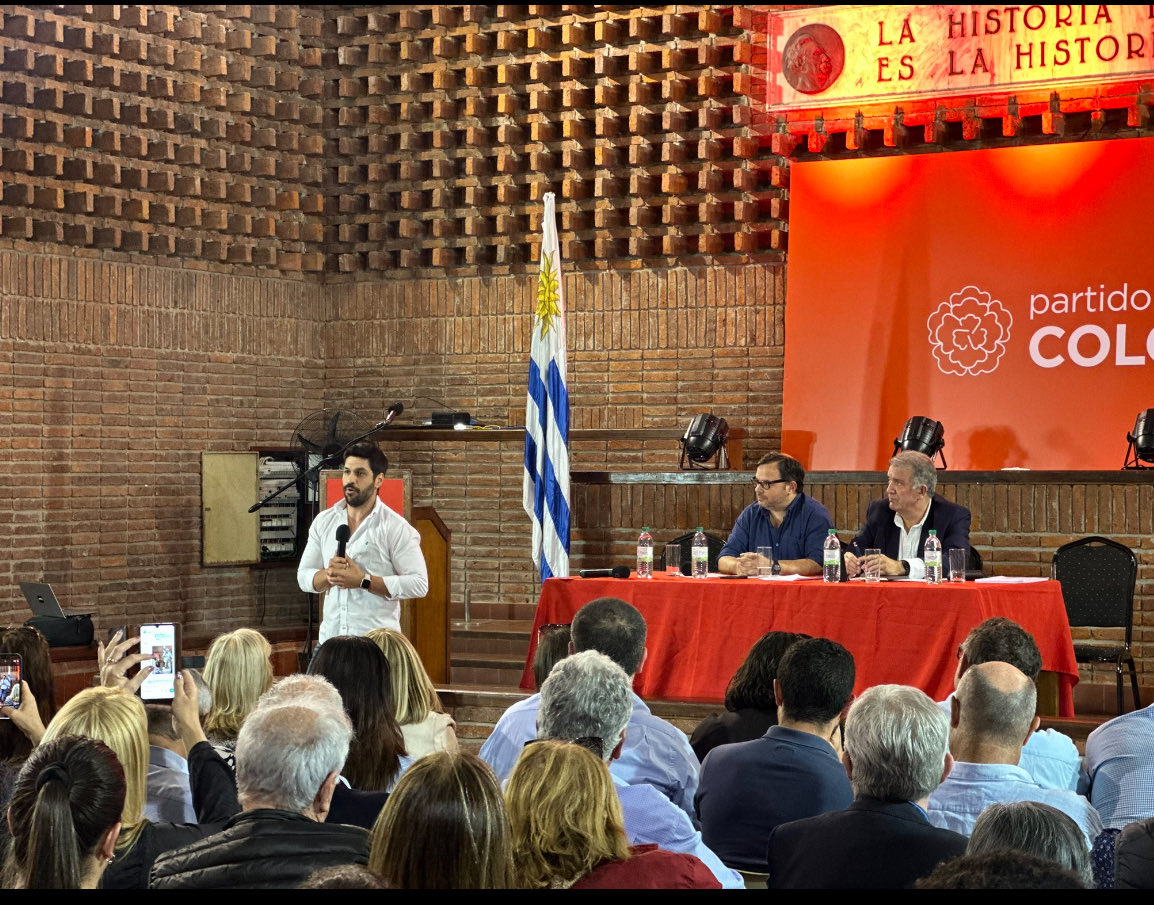 YiyoOsta's tweet photo. El ⁦@PartidoColorado⁩ es más importante que los sectores que lo integran.
La Convención Nacional fijó fecha de elección del nuevo Comité Ejecutivo Nacional para el 21/12. 
Seguimos trabajando con la mirada puesta siempre en el porvenir de la República y los uruguayos. https://t.co/nLeYJsLE0s