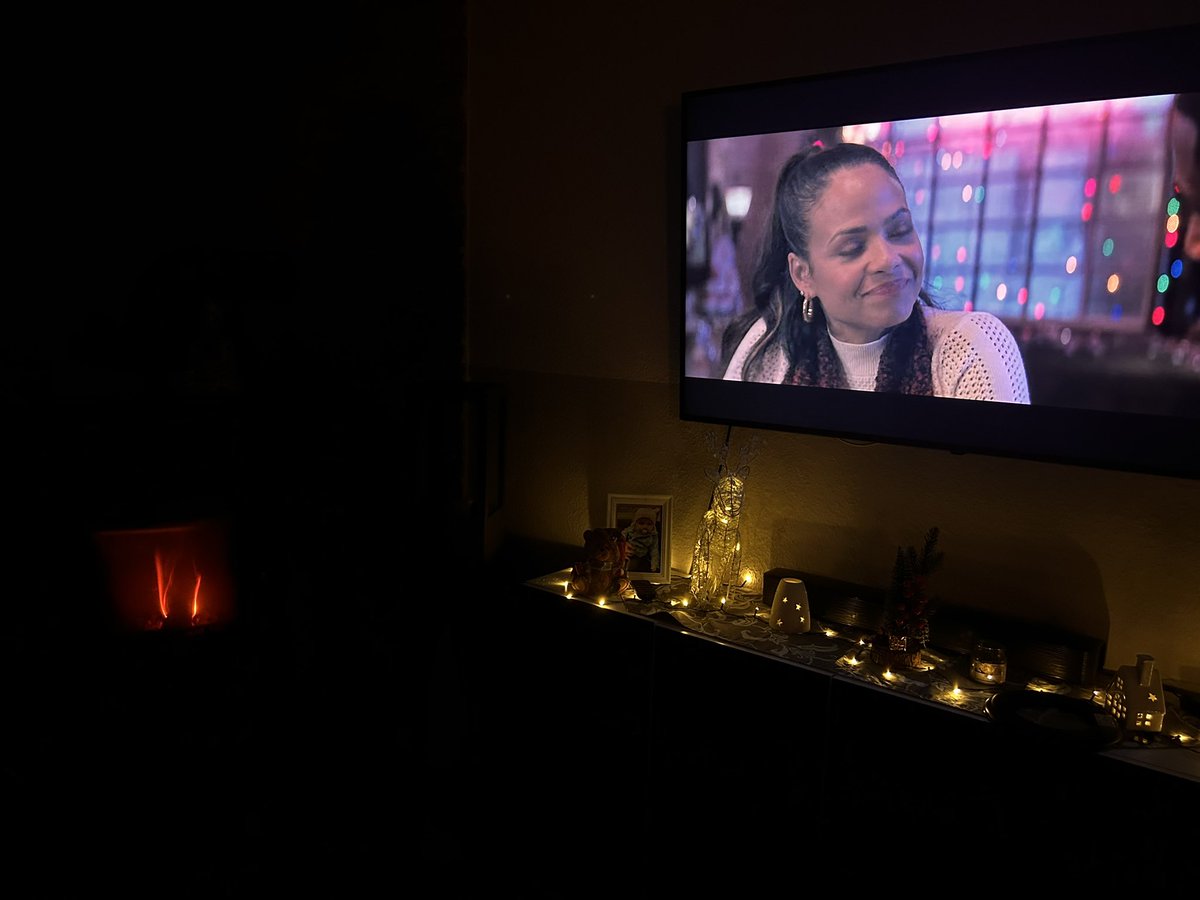 marcello_19883's tweet image. Sonntagsmodus! Und ihr so? #ZweiterAdvent #Advent #sonntag #kamin #weihnachtsfilm