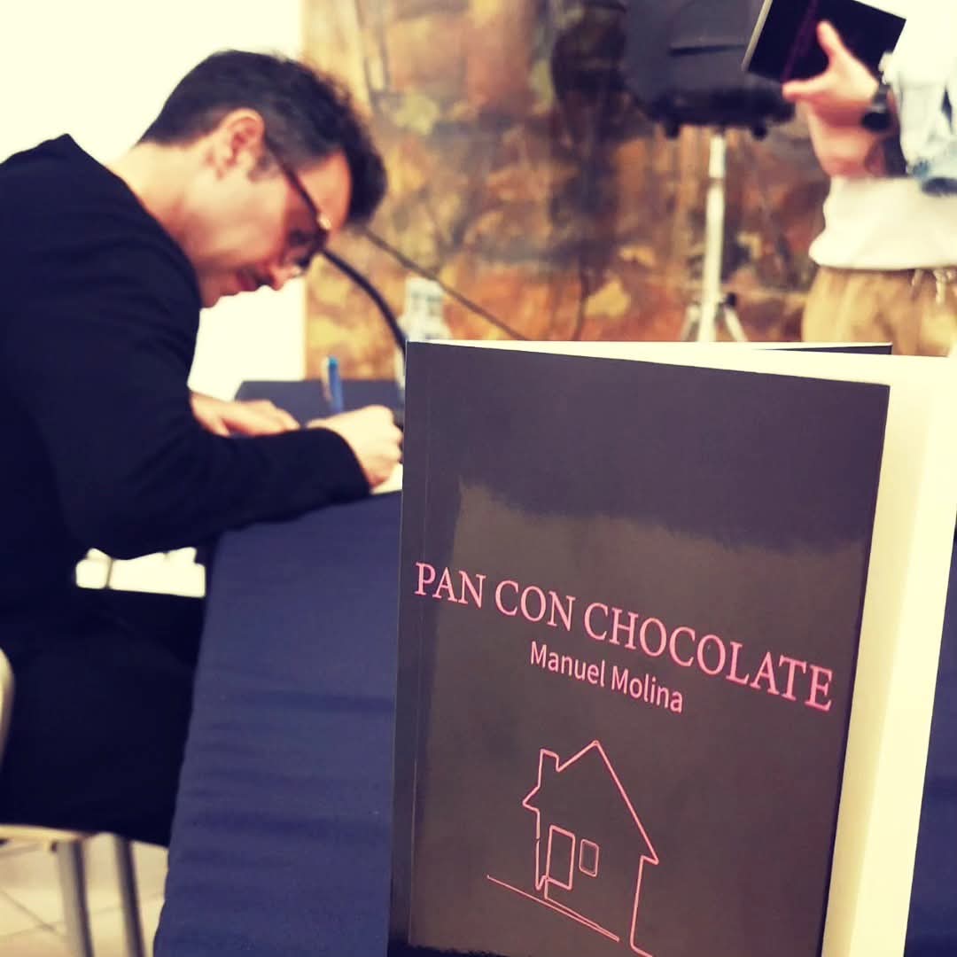 <a href="/MonicaCarrillo/">Mónica Carrillo</a> Te lo recomiendo. Un viaje a la infancia, a la casa de la abuela, a los mandiles de los recuerdos. Te gustará. 

Autor: Manuel Molina <a href="/ManuDMolina/">Manuel  Molina</a>