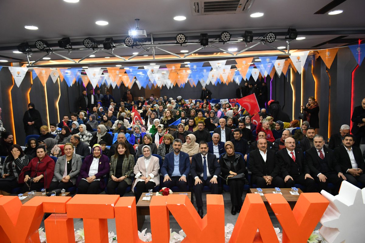 AK Parti Yakutiye 6. Olağan İlçe Kadın Kolları Kongremizi gerçekleştirdik. 
İlçemizin her köşesine ulaşarak, daha fazla kadınımızın sesi olan ve onların sorunlarına çözüm üreten Kadın Kollarımızın 6. Olağan İlçe Kongresi'nin hayırlara vesile olmasını diliyor, yeniden Yakutiye