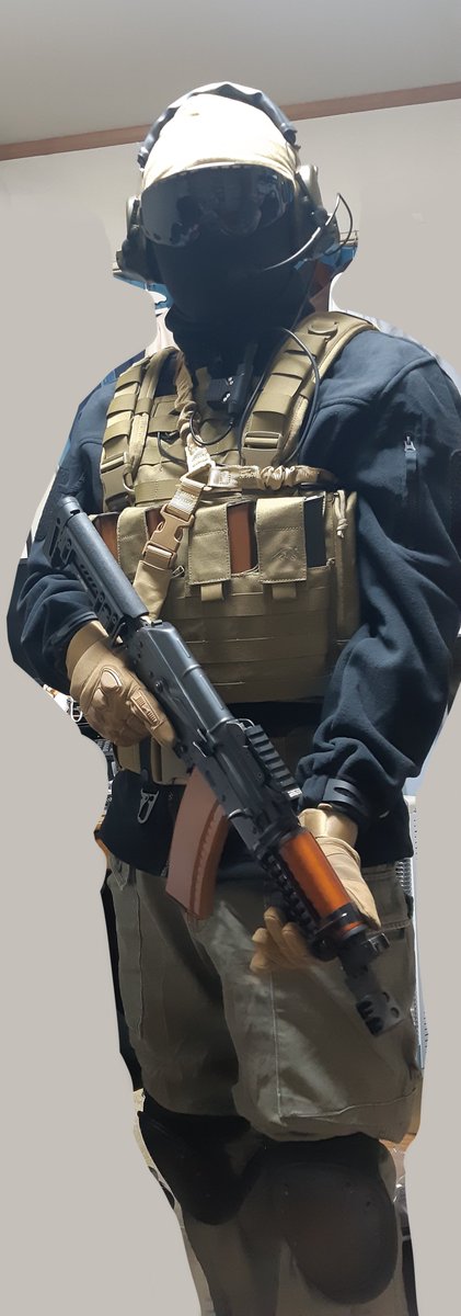 まぁスターターセットとしてはいいんじゃなかろうか…
これをベースにちょこちょこ買い足したり買い替えたりしよう( ˘ω˘ )
お腹の前寂しいからリグの下からぶら下げるタックポーチとか足したいな。 