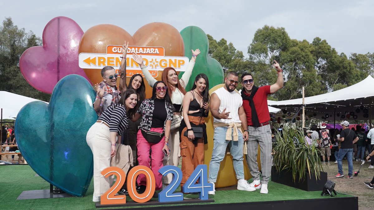 AgenciaMUST's tweet photo. ¡Éxito total en la 2ª edición del Festival @RemindGNP GDL! ✨

Ayer, 𝟭𝟮, 𝟱𝟴𝟯 𝗮𝘀𝗶𝘀𝘁𝗲𝗻𝘁𝗲𝘀 disfrutaron 12 horas de música y espectáculos memorables y energía incomparable 🎶💃🪩🕺

¡Gracias por ser parte de esta gran celebración! 🎆🎊😄 #WeAreMUST #WeLovePR #RemindGNP https://t.co/SOXZJRnslN