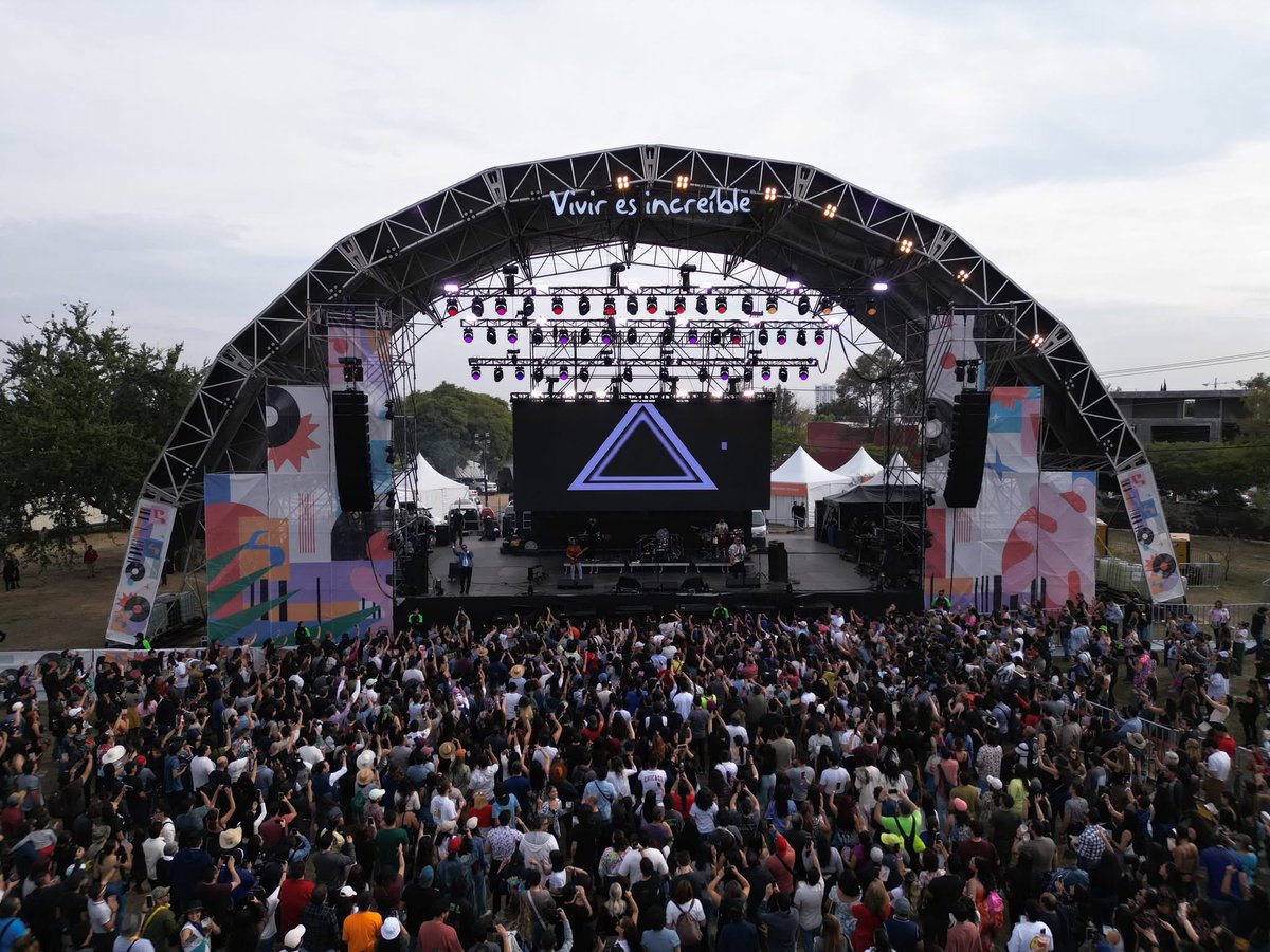 AgenciaMUST's tweet photo. ¡Éxito total en la 2ª edición del Festival @RemindGNP GDL! ✨

Ayer, 𝟭𝟮, 𝟱𝟴𝟯 𝗮𝘀𝗶𝘀𝘁𝗲𝗻𝘁𝗲𝘀 disfrutaron 12 horas de música y espectáculos memorables y energía incomparable 🎶💃🪩🕺

¡Gracias por ser parte de esta gran celebración! 🎆🎊😄 #WeAreMUST #WeLovePR #RemindGNP https://t.co/SOXZJRnslN