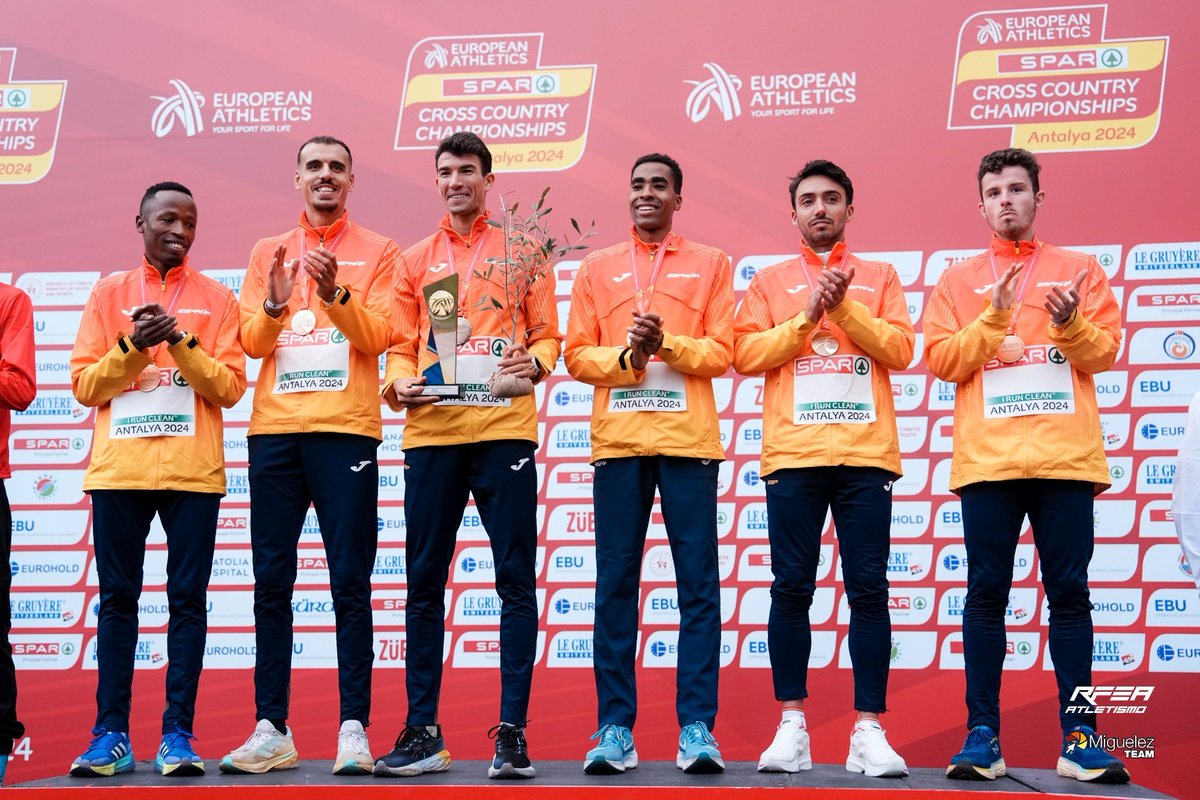 [Europeu 🇪🇺 de Cros Antalya 🇹🇷]

 L'equip sènior ♂️  <a href="/atletismoRFEA/">atletismoRFEA</a> 🏅 ‼️

🔹️amb 3 catalans👇

<a href="/AOukhelfen/">Abdessamad Oukhelfen Ben Haddou</a> 8è👉22.45
<a href="/adelmechaal/">Adel Mechaal</a> 10è👉22.47
Aaron Lasheras 14è👉22.51

1. J.Ingebrigtsen👉22.16
2. I.Crippa👉22.24
3. Ndikumwenayo👉22.31

📸 <a href="/atletismoRFEA/">atletismoRFEA</a>
