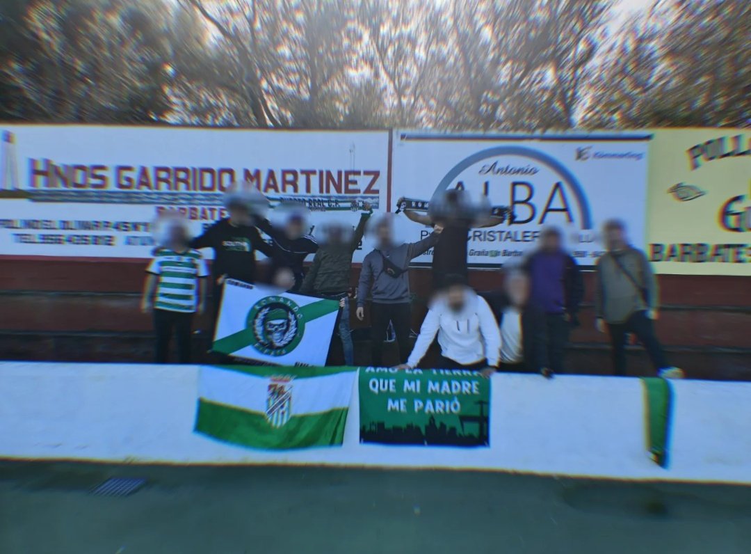 komandopirata16's tweet photo. PRESENTES EN BARBATE. Mientras el club sigue a la deriva y le pese a quien le pese, una vez más defendiendo al equipo de local o visitante. #DirectivaOut https://t.co/FmX9hIYJbm