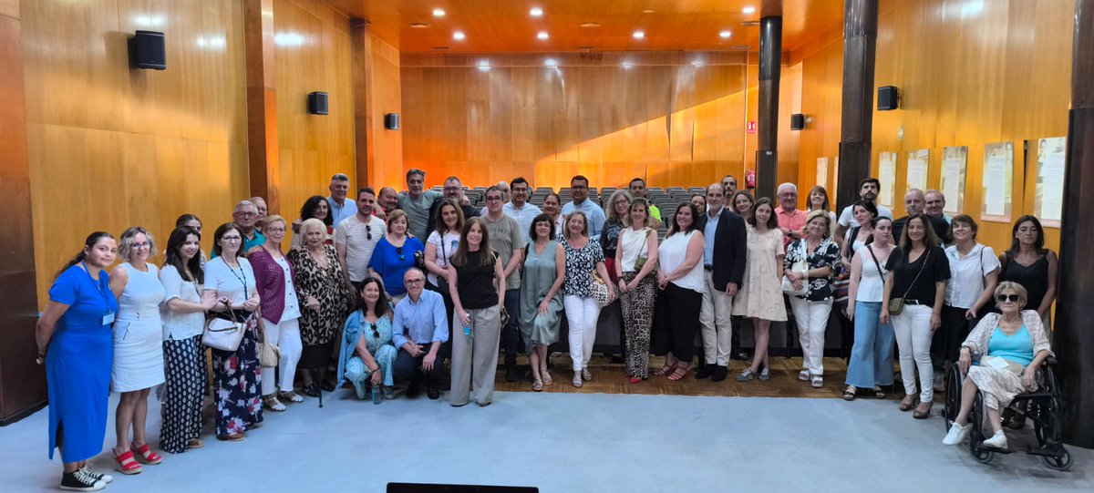 Acto de presentación oficial de la asociación en el salón de plenos del @ayuntamientodecamas. Gracias a todos los colaboradores y socios por vuestra asistencia <a href="/hospitaluvrocio/">HospitalUVRocio</a>  @neurocrecer_es  @lahabitacionsaludabl
 Ilusión y ganas de sacar adelante este proyecto