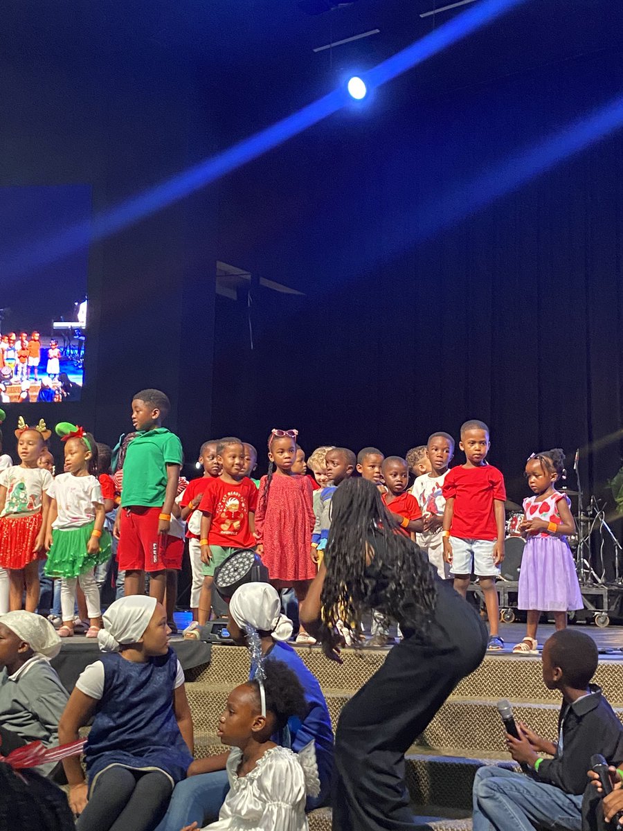 audas_vanschoor's tweet photo. KAI ON THE BIG STAGE ALONG SIDE HIS BIG SISTER MILA 🫶🏾😄
LAST FRAME KAI BAY BIG SCREEN STRUCK 🤭
#VsKids #3cchristmasproduction #SpecialSunday #KidsChurch #WatchingMilaGrow #TheDiariesofKai #The4VanSchoors #Sundaylife https://t.co/b8HlkPZsCA