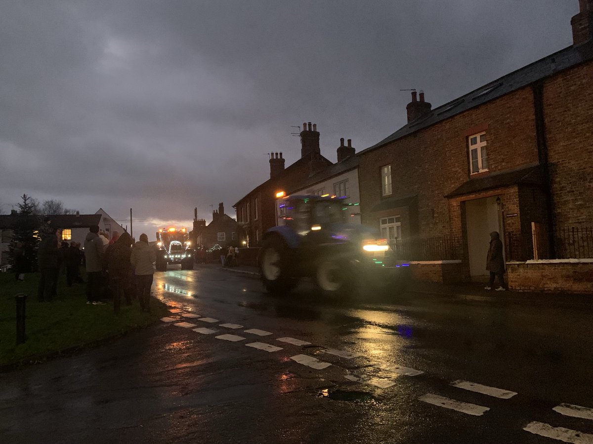 BPSIYork's tweet image. Christmas tractor procession in my local N Yorks village… don’t get that down South… possibly for good reason..