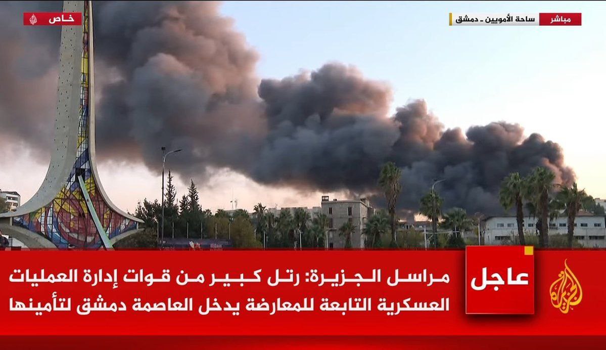 SprinterPress's tweet photo. Israeli Air Force Conducts Airstrikes on Damascus

Al-Jazeera reports that Israel struck the Mezzeh airbase, the Damascus suburb of Kafr Sousse and the central square of the Syrian capital, where intelligence and customs headquarters are located.

Syrian  channels also report that the building of the immigration and passport service in Damascus was subjected to Israeli strikes.