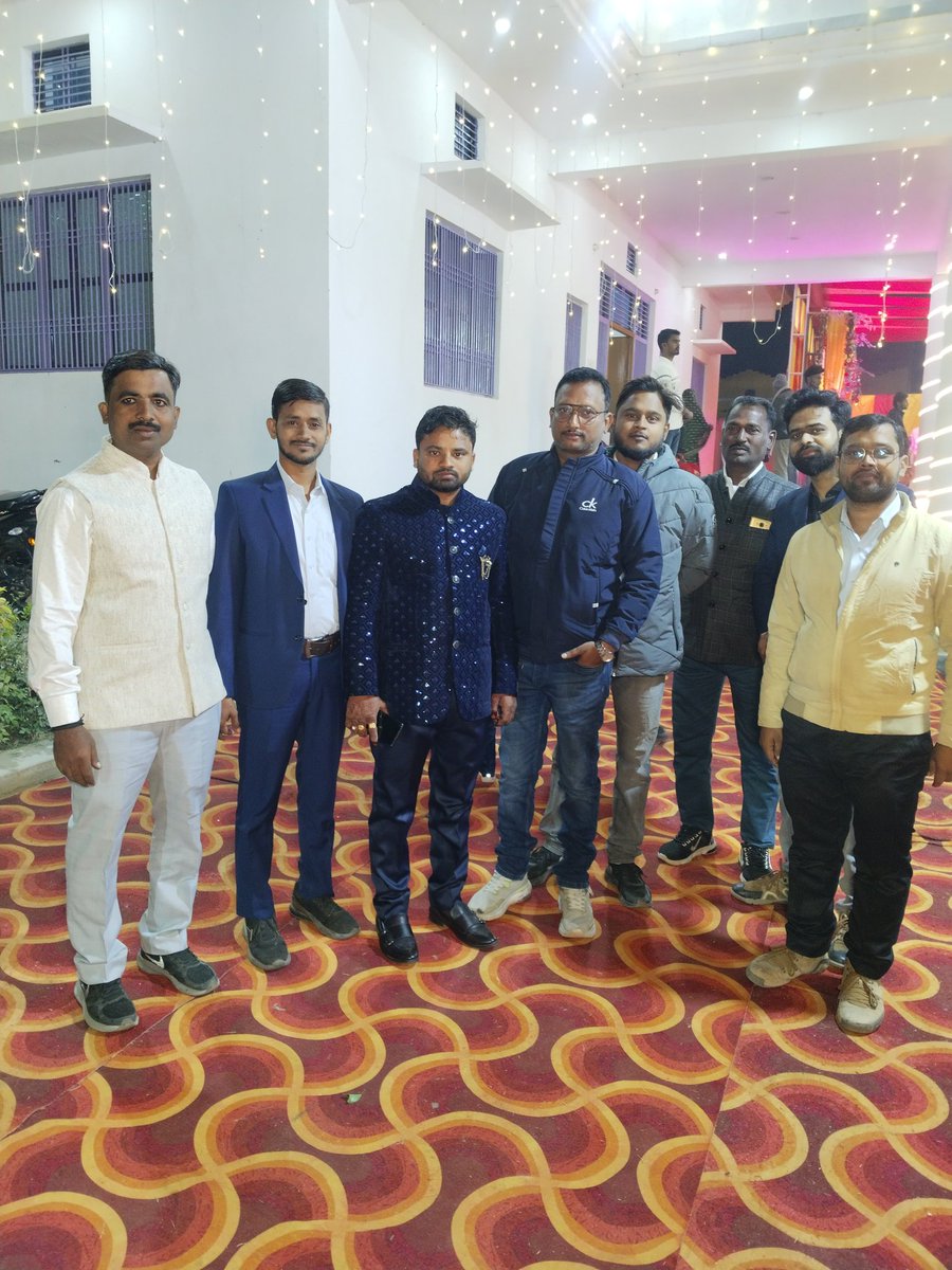 MKSandeep6's tweet photo. अधिवक्ता मित्र महेश साहनी के रिसेप्शन पार्टी में अधिवक्ता भाइयों के साथ https://t.co/vqQfFK5HSs