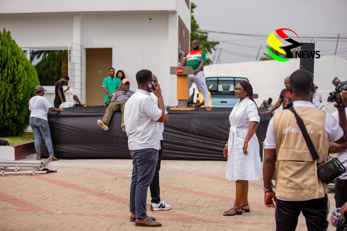 tv3_ghana's tweet photo. Special aide to President Elect, Joyce Mogtari spotted at John Dramani Mahama’s residence.

#TV3GH #ElectionCommandCentre https://t.co/pZyIHzhOOr