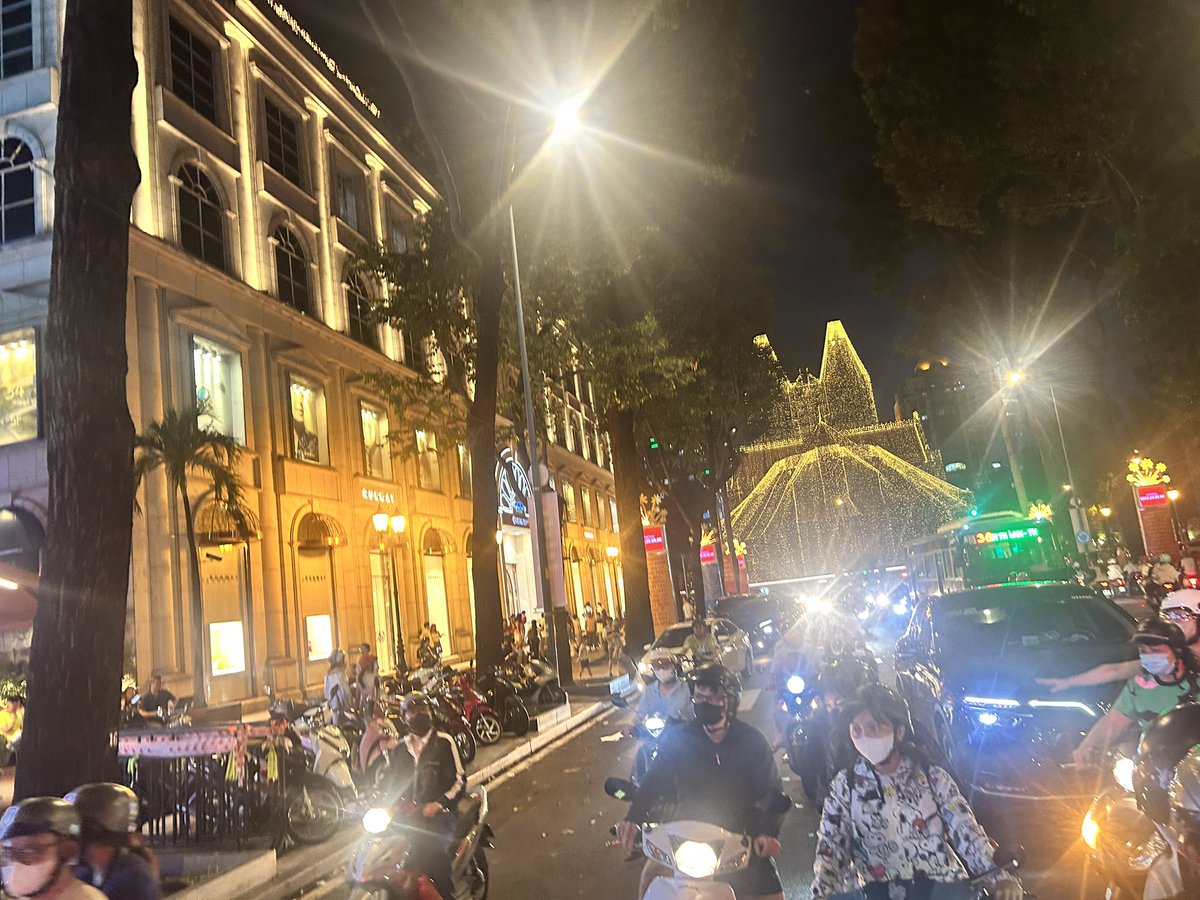 年末ですね！4ピースはいつも美味しい。
ベトナムに来た際はぜひ！
ホーチミンはいいですよ！
ニンビンはもっといいですよ！
イデ旅 ニンビンの動画
youtu.be/HsWsF6F5Yu0?si…