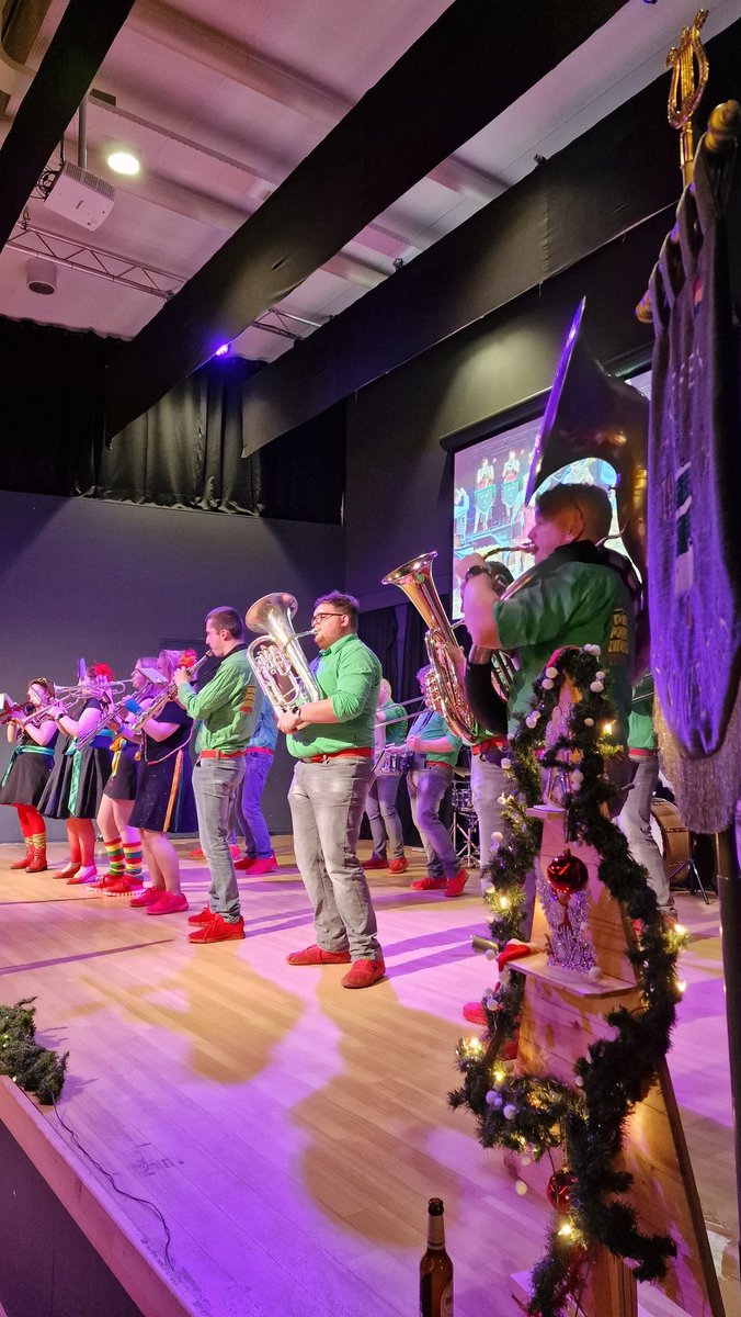 Rottenrijk's tweet photo. De Pompzwegels vierde vandaag hun 60-jarig jubileum, en wat een feestje was dat! 🥳 Stichting Rottenrijk was er natuurlijk bij om dit muzikale spektakel mee te maken.

Gefeliciteerd, Pompzwegels! Op naar nog meer jaren vol muziek, lol en gezelligheid.
#rottenrijk #pompzwengels https://t.co/mmJHER4m2k