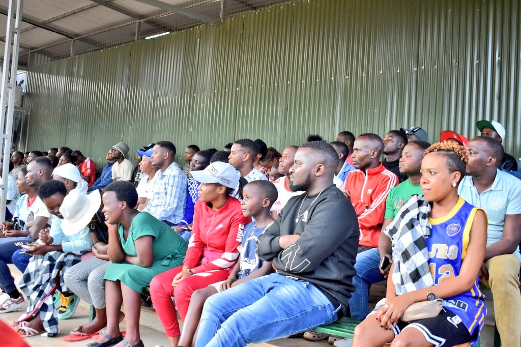 rulindodistrict's tweet photo. @RwandaLocalGov @RwandaNorth @RwandaOmbudsman @ernest_sibomana @D_Aimable @Jmukanyirigira @IGIHESports @KamamiGratien @RugerinyangeT @gahundemaurice Umukino urangiye ikipe y'umurenge wa #Bushoki itsinze ibitego 3 kuri 1 cy' Umurenge wa #Base. https://t.co/7fIbgTrrAH