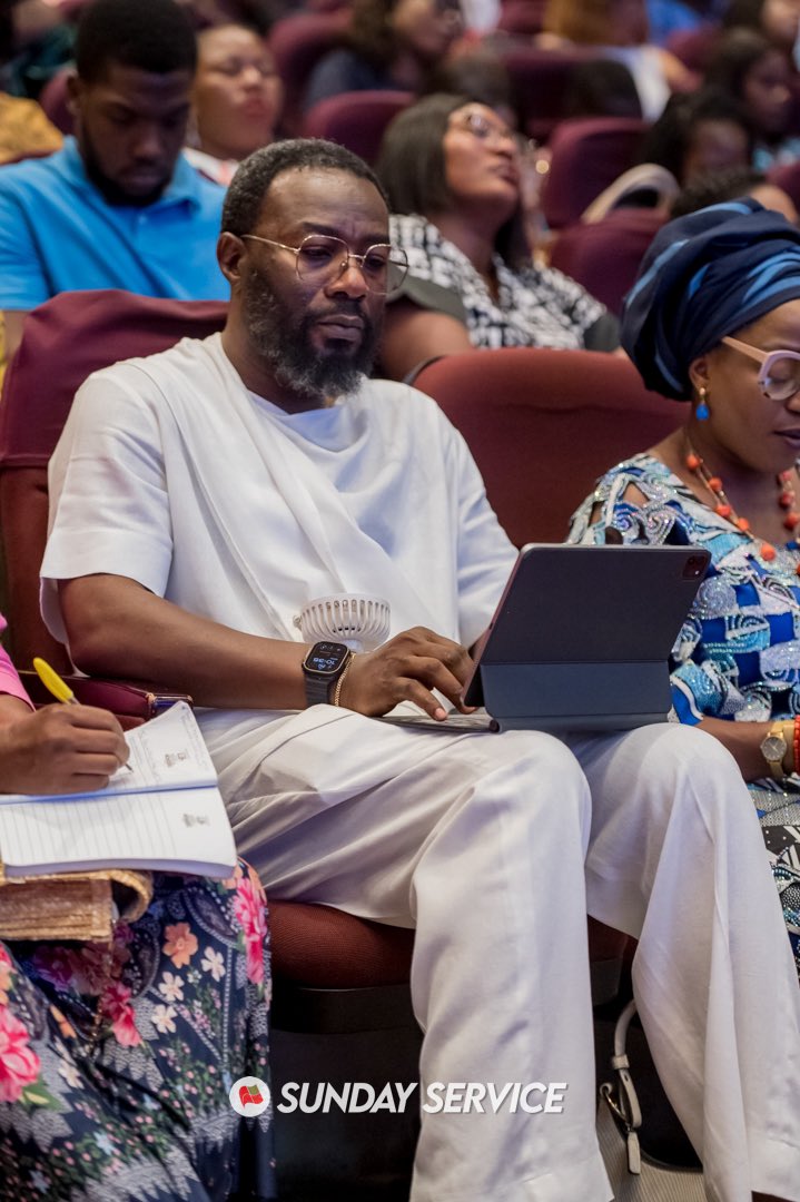 TFOLC's tweet photo. Your life is a GIFT! 🎁 What are you doing with your time? - Pastor Jimmy Odukoya @iamthatpj
#SundayService
#TFOLC
#MonthOfDivineProvision
#YearOfSignsAndWonders https://t.co/Wq7MgPt6Lc