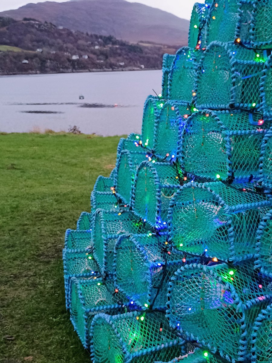 KHD_2017's tweet photo. Just as the sun had gone down, I took a wee visit to our wonderful #CreelTree here in #Ullapool
Must go one evening for the full light effect. https://t.co/PhekmVTXum