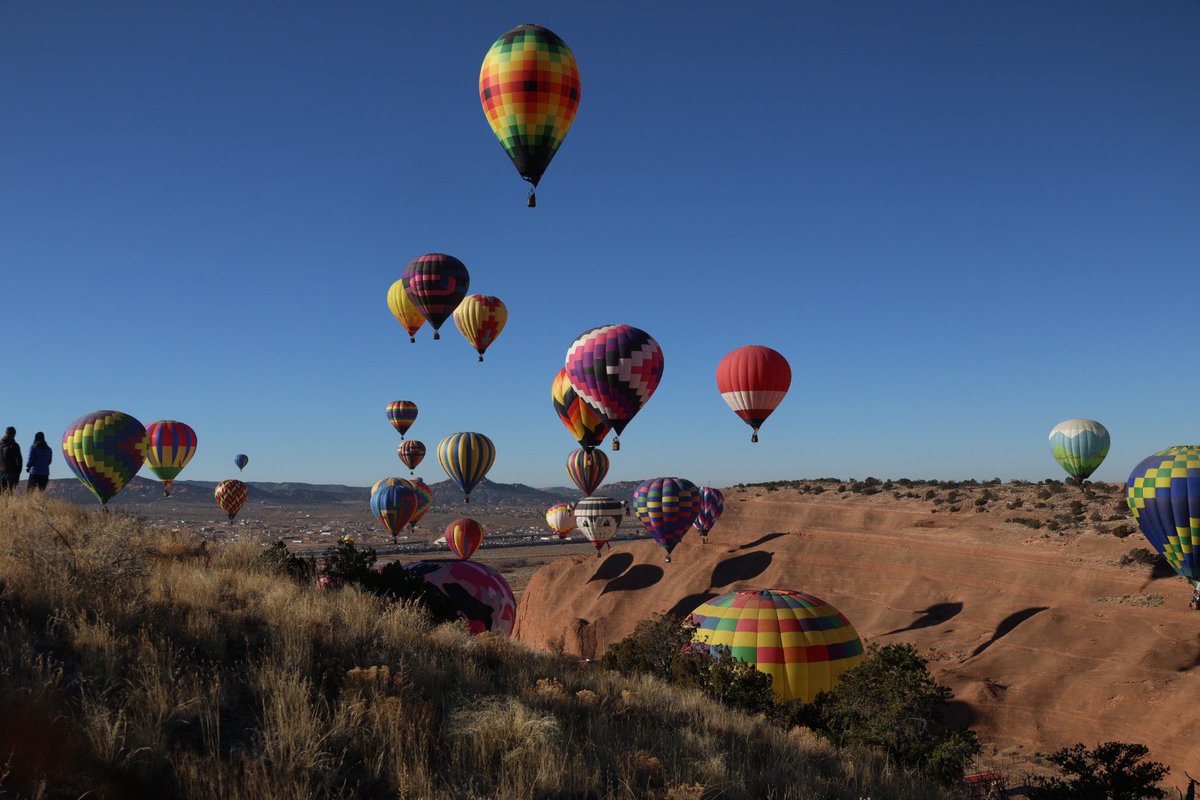PatLohmann's tweet image. Hot air hot take:
Gallup’s balloon rally is better than Albuquerque’s