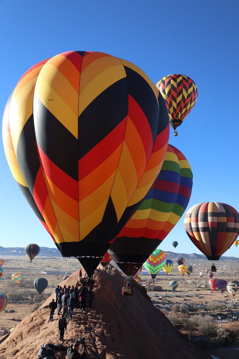 PatLohmann's tweet image. Hot air hot take:
Gallup’s balloon rally is better than Albuquerque’s