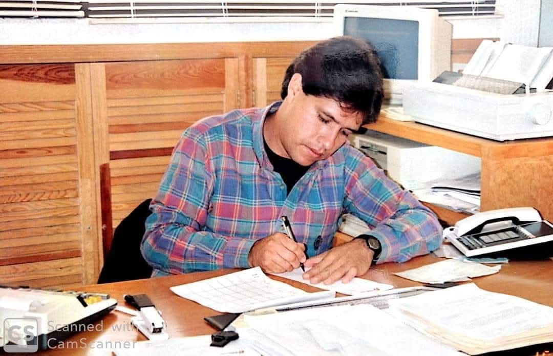 misanmiguel's tweet image. Del baúl... 
1995
Siglo pasado.
Cuando era #workaholic.
Horario de gallo a grillo 
(5 am a 7 pm) 
de lunes a sábado.