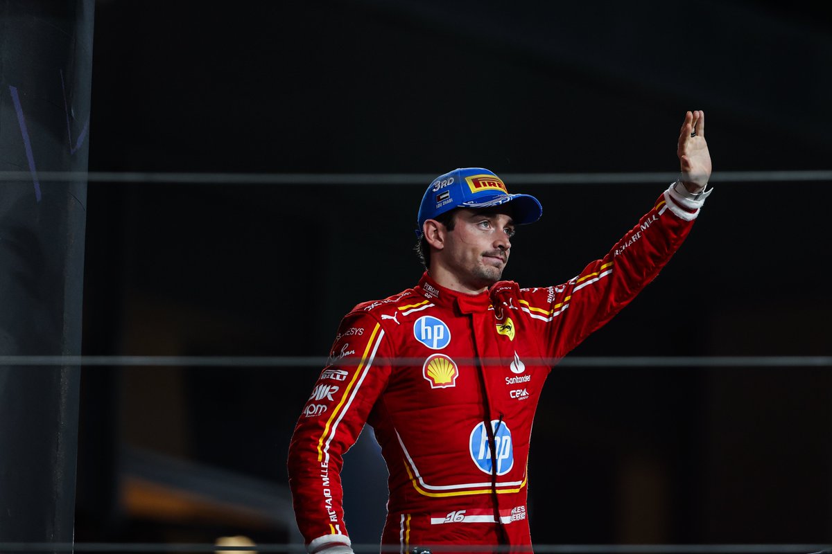 One last podium in red together 🏆🍾

#AbuDhabiGP 🇦🇪 #F1