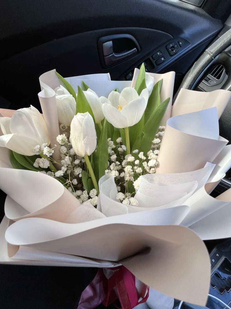 lovely flowers from my lovely baby heh happy anniversary my love 💐💛 <a href="/hopebottled/">🥞</a>