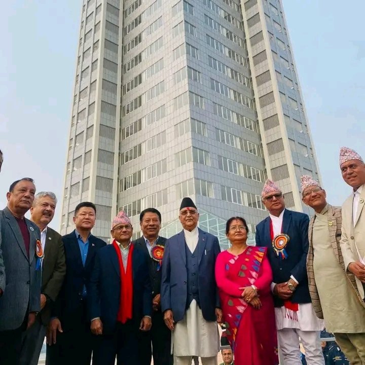 डाँडाकाँडाले भरिपूर्ण नेपालमा अनुत्पादक क्षेत्रमा कार्यकर्ता पाल्न अरबौ लगानी गरेर ठडाईएका यस्ता भ्युटावरको कुनै अर्थ छैन। यो  गरीब जनतामाथीको आर्थिक महा अपराध हो ।
उत्पादनशिल क्षेत्रमा सुक्को लगानी छैन !!
<a href="/kpsharmaoli/">K P Sharma Oli</a>