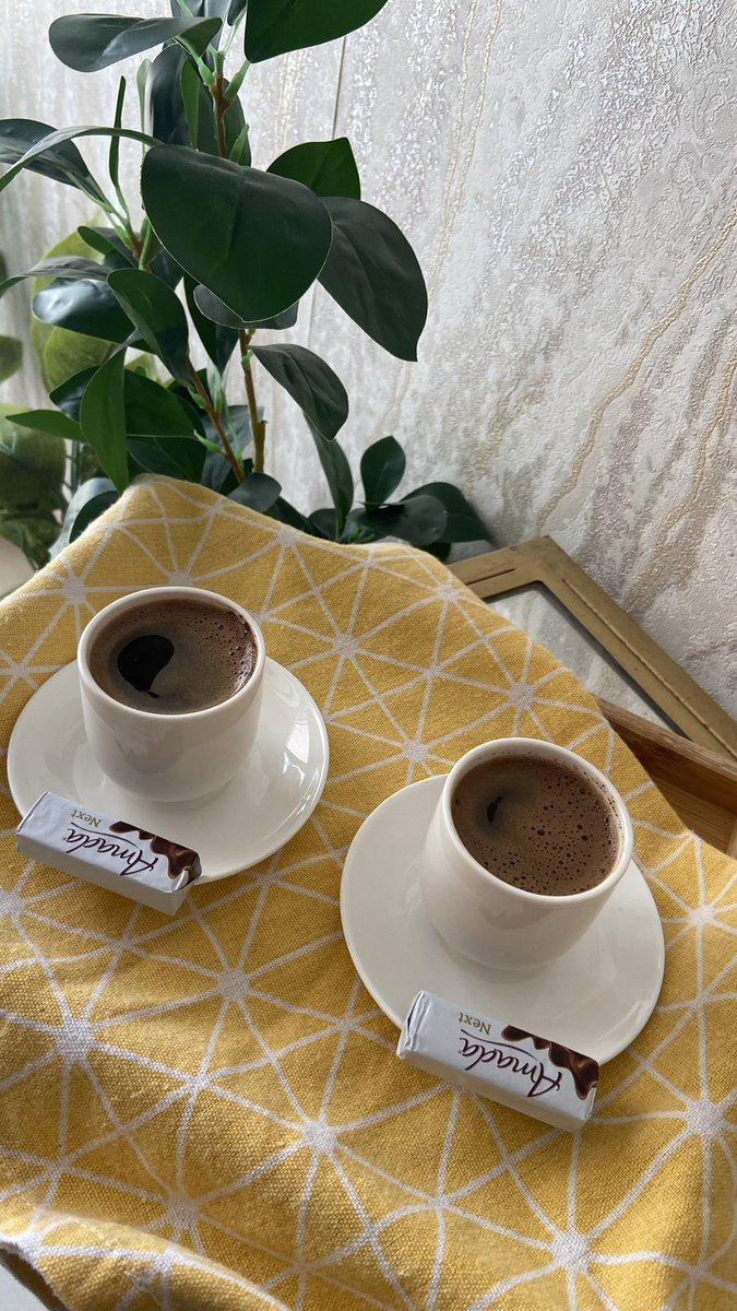 Raghod2022's tweet photo. تَكادُ لِرَوعةِ الأَحداثِ فيها
تُخالُ مِن الخُرافةِ وَهيَ صِدقُ✨

فنجان على شرف الأخبار الجميلة🎉 https://t.co/SCiRuqSp3e