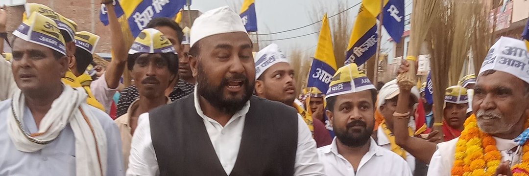 BhaiBoggi's tweet photo. ऐसे तो दिल्ली में लोकतंत्र बचेगा ही नहीं ‼️

��ेजरीवाल ने भाजपा और चुनाव आयोग पर पूर्वांचली लोगों के वोट काटने का आरोप लगाया था, इस आरोप की सच्चाई जानने जब अलग-अलग चैनल के रिपोर्टर दिल्ली की गलियों में गए तो उन्हें पता चला ये आरोप तो 100% सच है। 

क्या हम दिल्ली में वोट भी नहीं कर https://t.co/mMTezZMXZ5