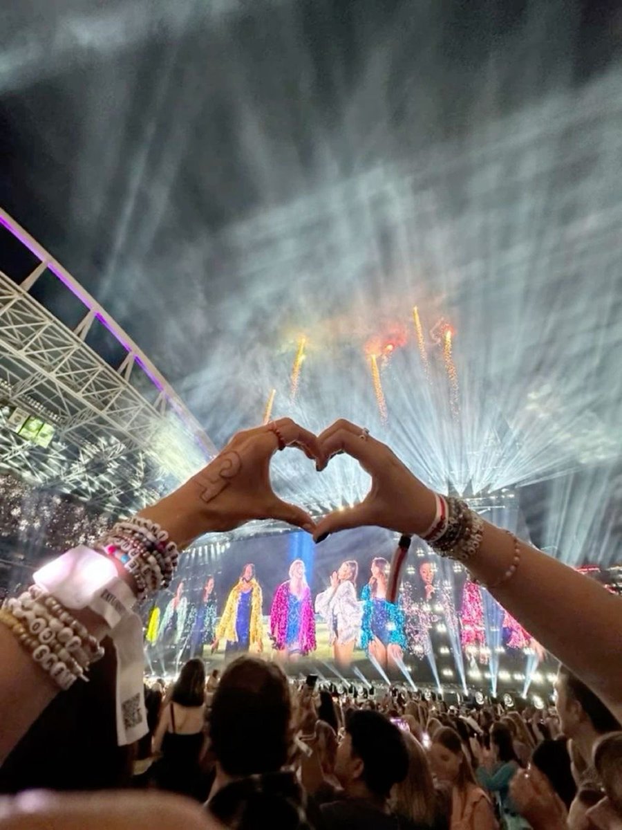 josarsenalshirt's tweet photo. "hold on to the memories 
and they will hold on to you" https://t.co/s2wLLNcikL