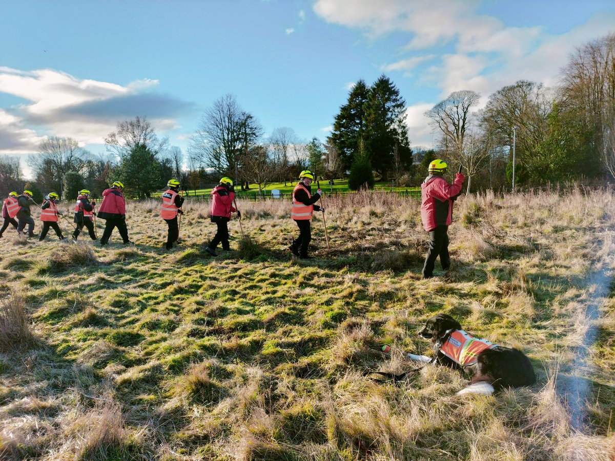 TrossachsSAR's tweet image. Thank you to staff of Erskine hospital for allowing us to train there today. Team training using usar dogs, open areas and building searches, weather was kind as well.@ArnoldClark @PSOSForthValley @fire_scot #searchdogs
#volunteers