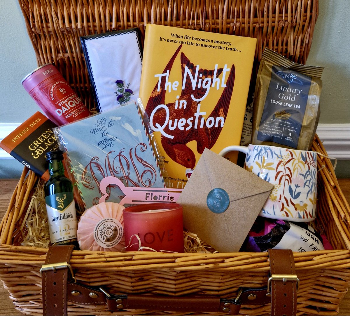 🩷👇GIVEAWAY! 👇 🩷 Fancy winning a hamper packed *full* of delicious/scented/beautiful goodies - all inspired by #TheNightInQuestion and its heroine, Florrie?? 💐 If so, just retweet this and follow me to enter. (You can enter via IG, too, to double your chances 😊) GOOD LUCK! x