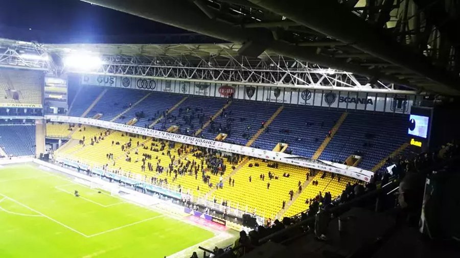 CoakunEmre's tweet photo. #MaçaGitmeFenerli
Ali koç gidene kadar stad böyle olmalı...
#AliKoçİstifa yönetim istifa
#haciosmanoğluistifa https://t.co/0bvojzybbo