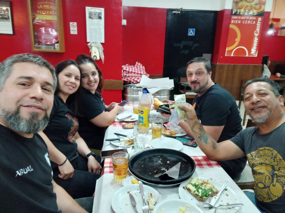 Ger13Gonza's tweet photo. @NagualOficial con amigos !!!! https://t.co/VnPMUN2GcE