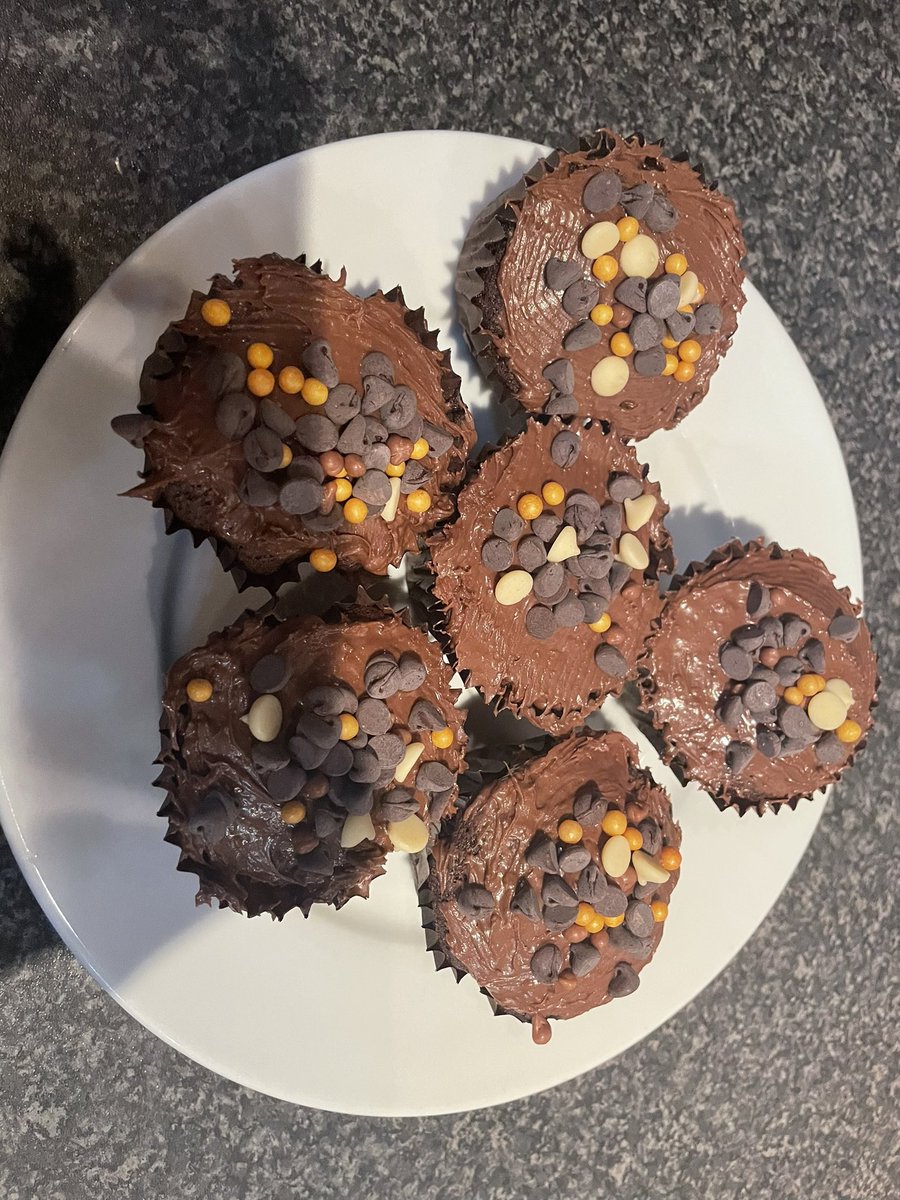 h1claren's tweet photo. celebrating the wdc #bakingking https://t.co/bjsU00LFtE
