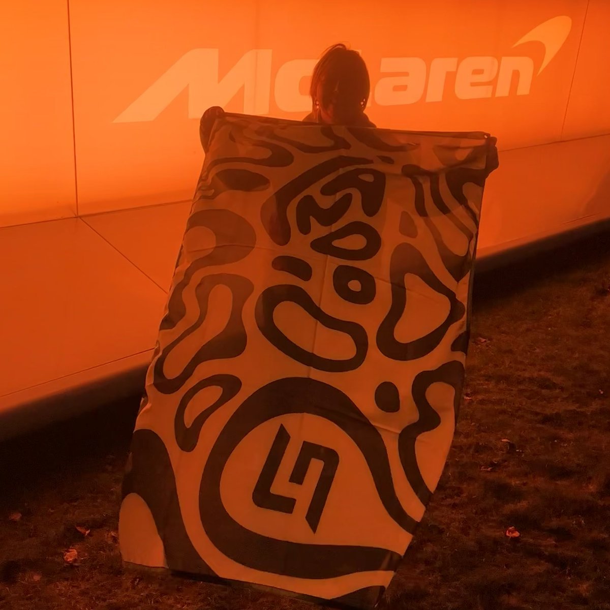 SiBGAW's tweet photo. - Come rain or shine, @DOTT13_ and I are always with you, no matter what.
Congratulations @McLarenF1 for your 9th Constructors World Championship, and 1st for 26 years.
Enjoy the celebrations!
Thank you, for an incredible 2024โฆ
๐งก๐งก๐งก
#McLaren #FearlesslyForward https://t.co/KDBybKHcSt